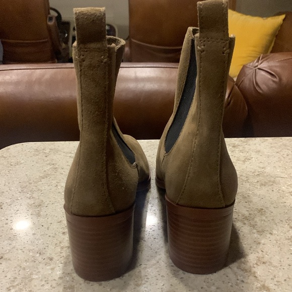 NWOT Steve Madden Rhiannon Chelsea Suede Cognac Boots Size 8.5 - Picture 4 of 7